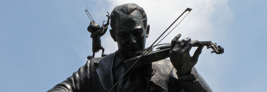 ¿Quién es el que anda aquí?  – Es Cri Cri, es Cri Cri…